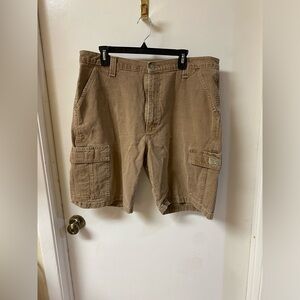 Wrangler Men's Tan Cargo Shorts (e)